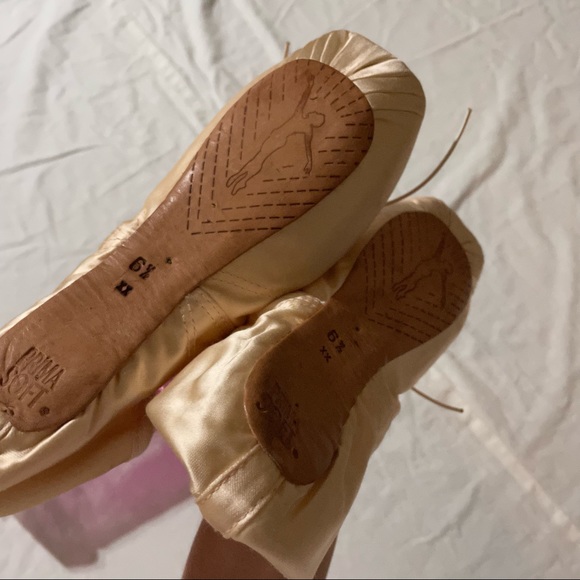 Vole' ballet shoes 6.5 NWOT - Picture 3 of 4